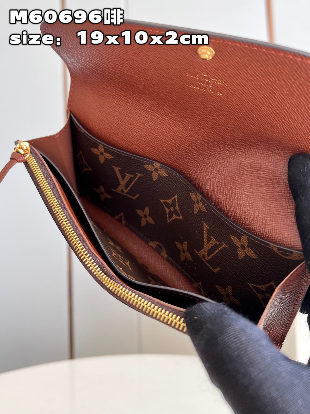 l**is V*t*n emilie wallet purse