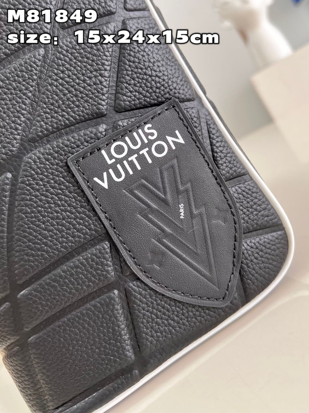 l**is V*t*n dopp kit