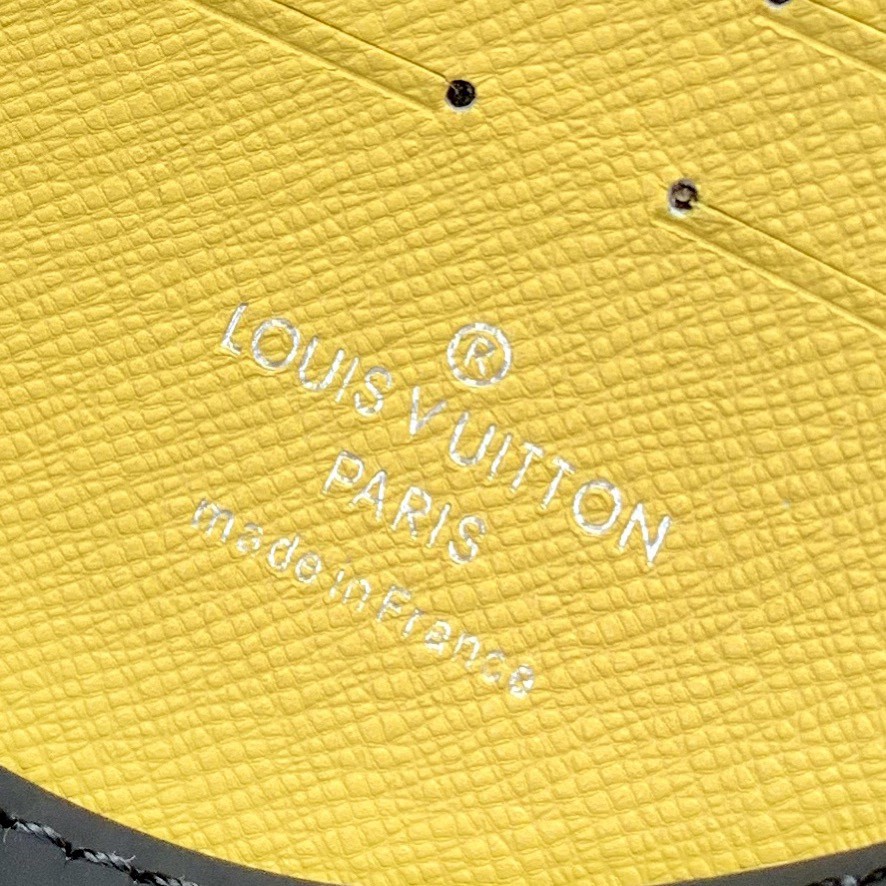 l**is V*t*n zippy wallet