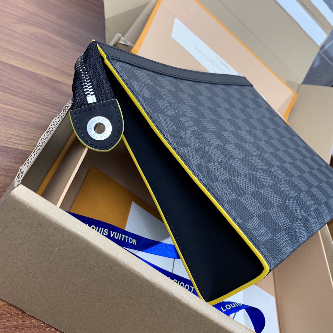 l**is V*t*n zippy wallet