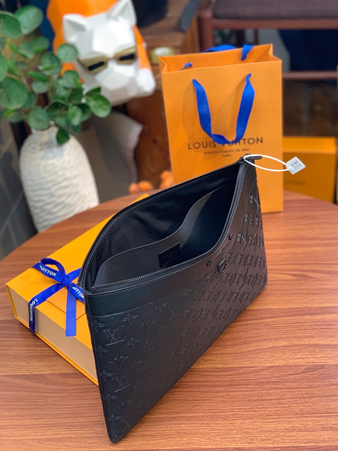 l**is V*t*n discovery pochette