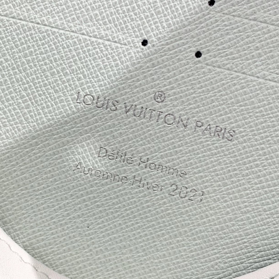 l**is V*t*n pochette voyage mm