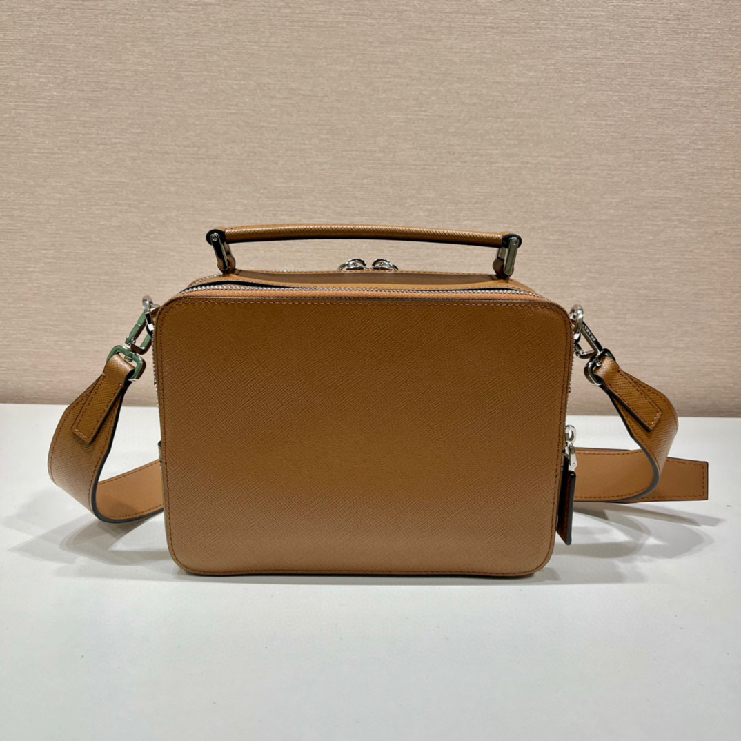 Pra*a brique saffiano