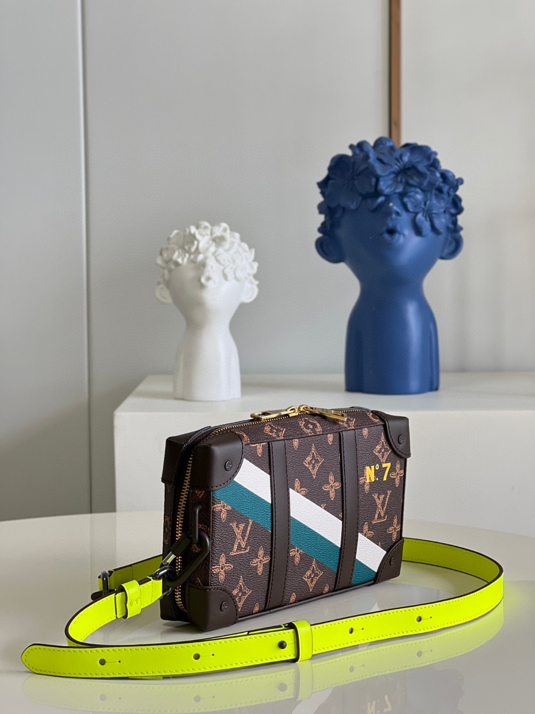 l**is V*t*n soft trunk