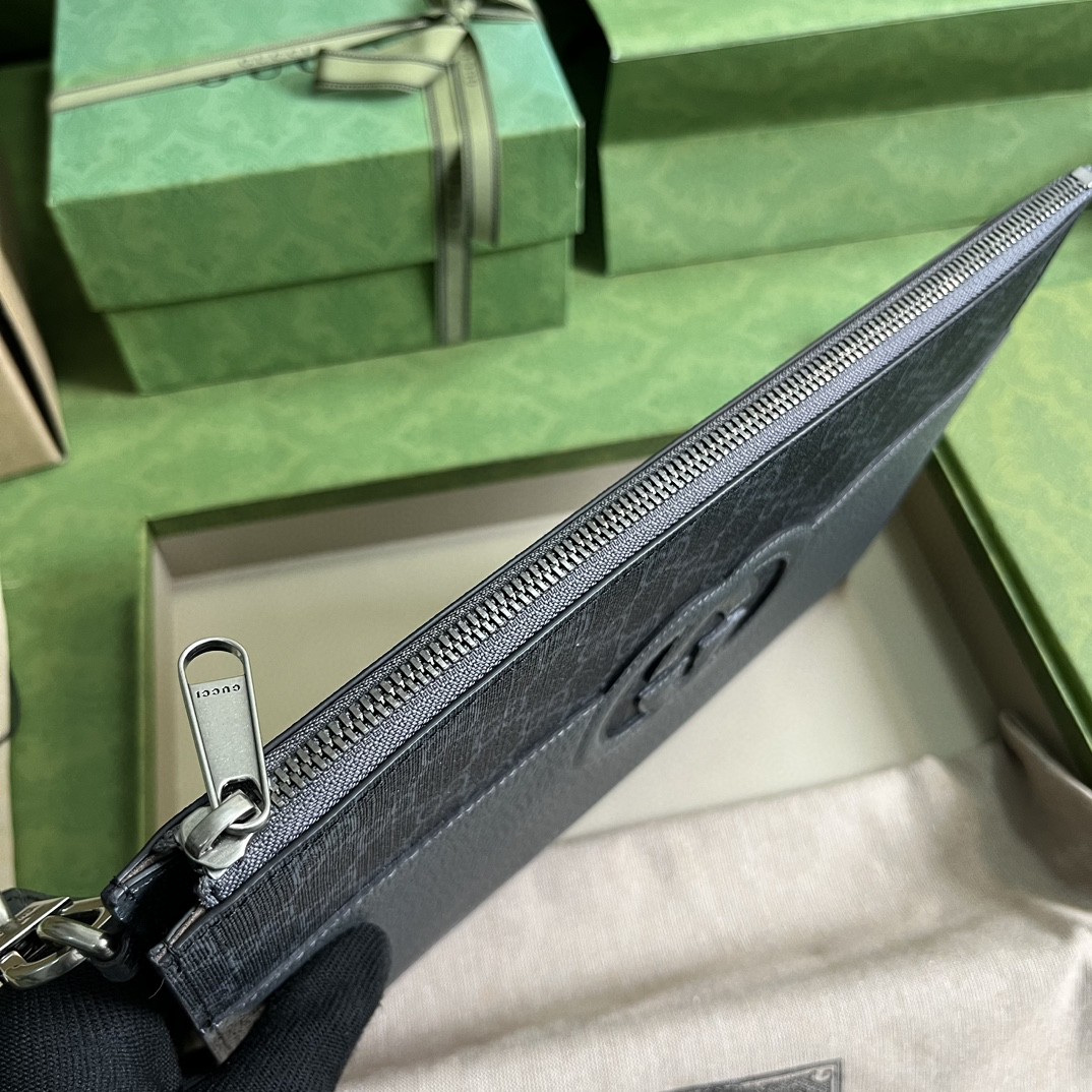 G*u*i pouch with cut-out interlocking g