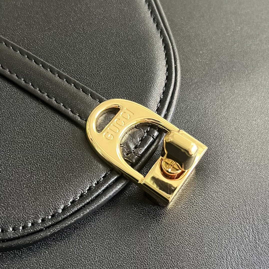 G*u*i equestrian inspired shoulder bag