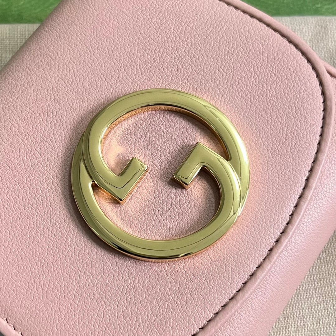 G*u*i blondie medium chain wallet