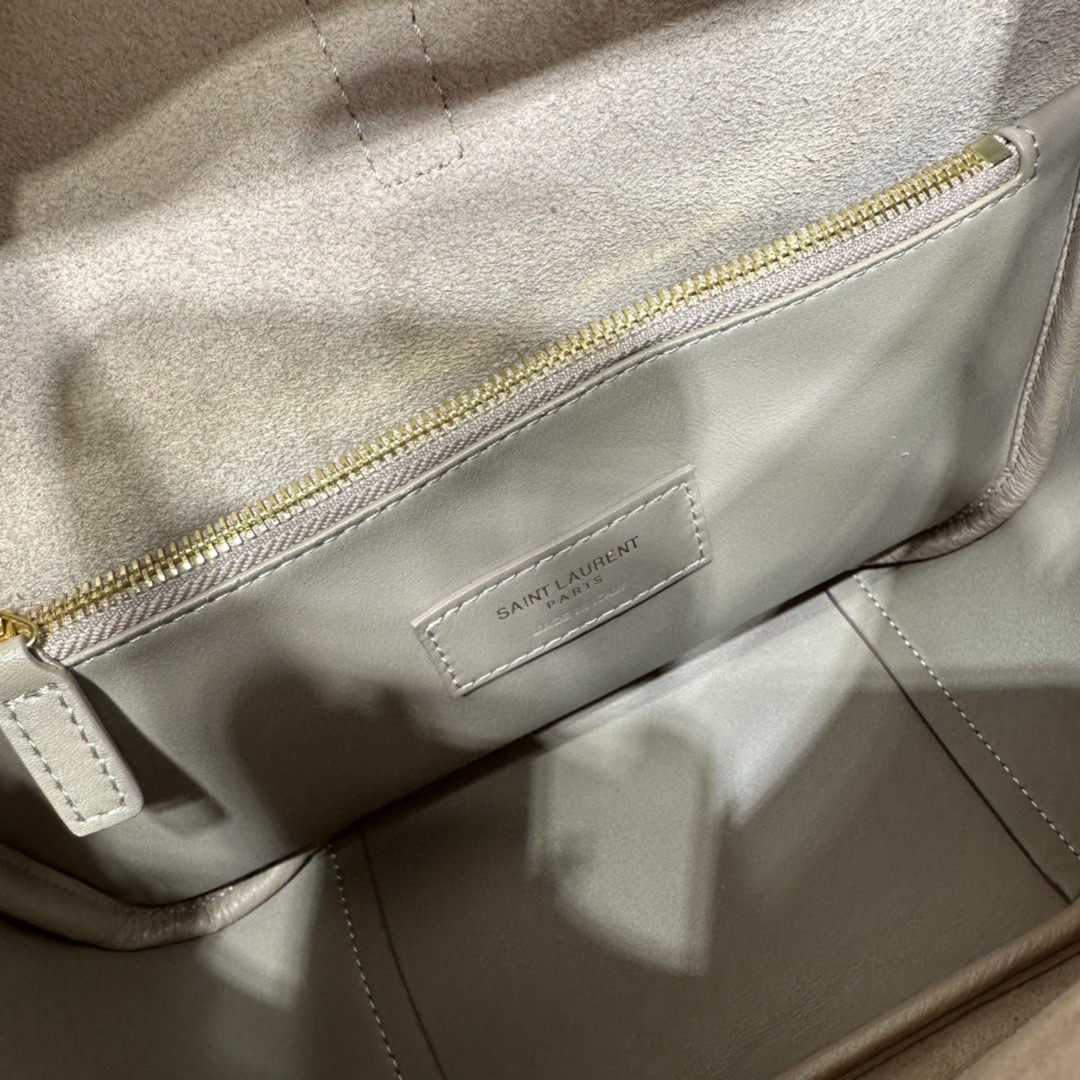 YSL LE5À7 SOFT SMALL Hobo Bag