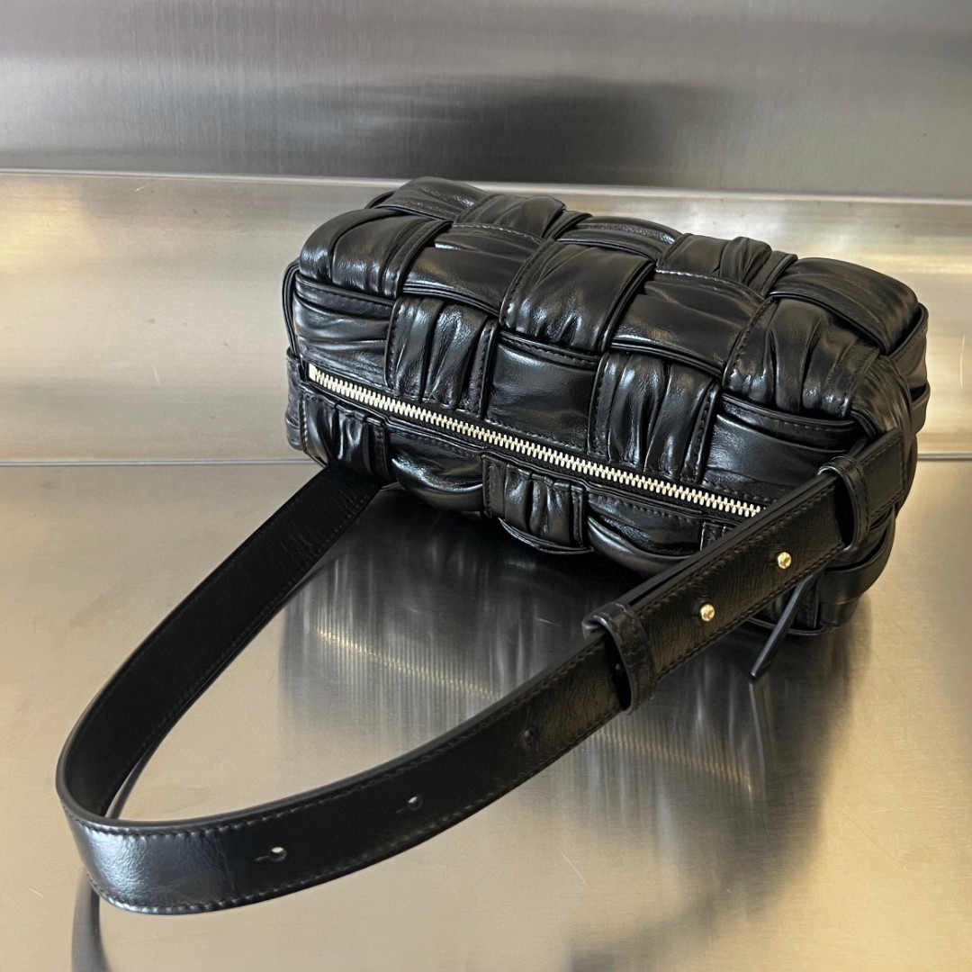 bo*te*ga Ve*ne*ta bv small brick cassette