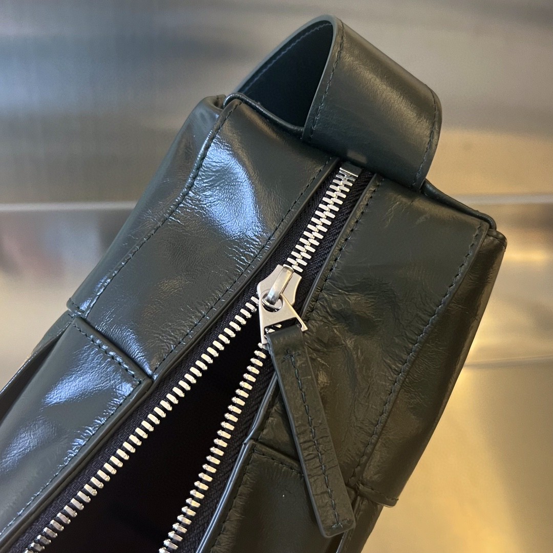 bo*te*ga Ve*ne*ta bv arco camera bag