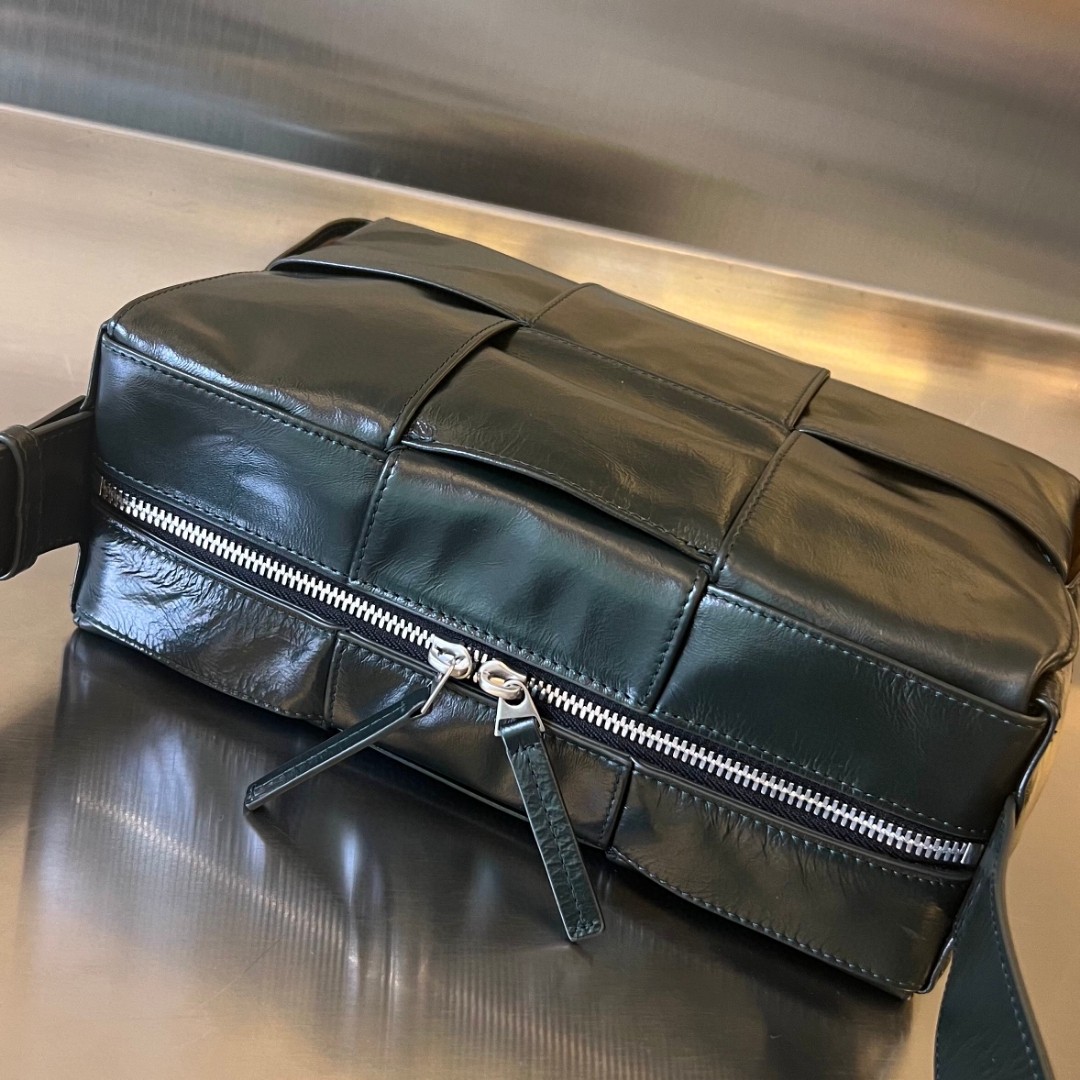 bo*te*ga Ve*ne*ta bv arco camera bag