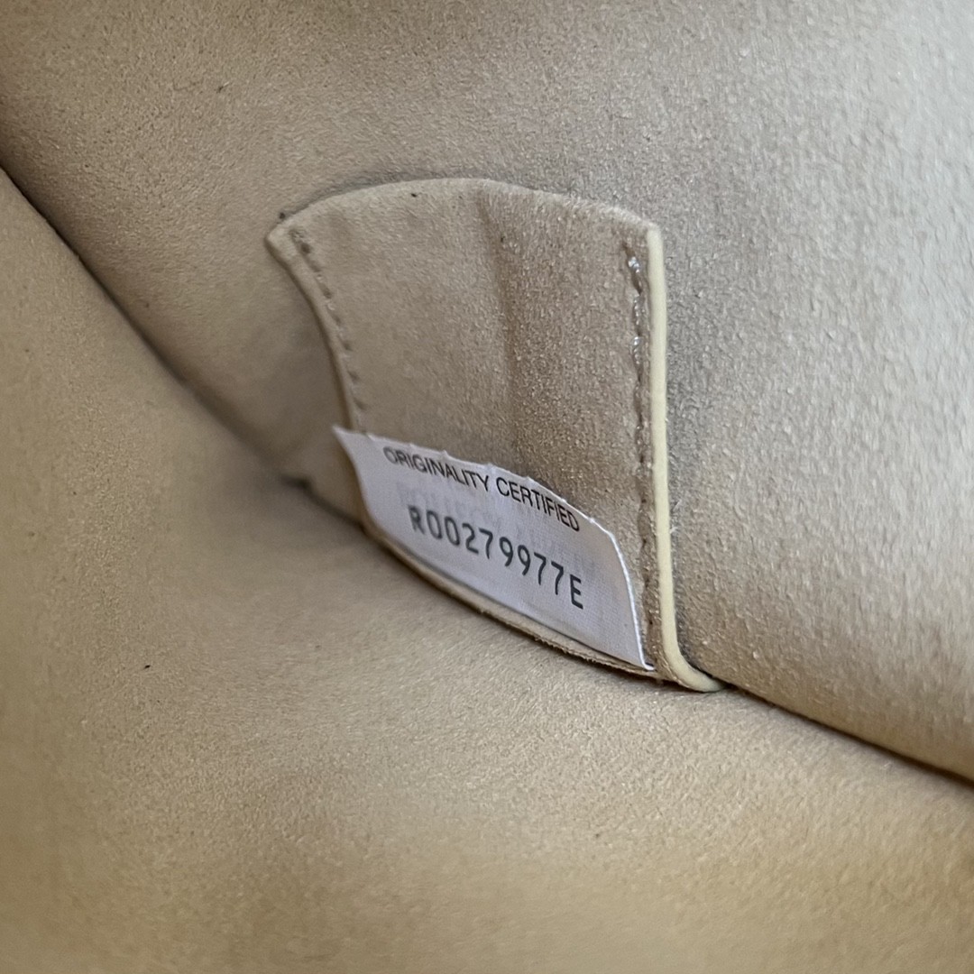 bo*te*ga Ve*ne*ta bv arco document case