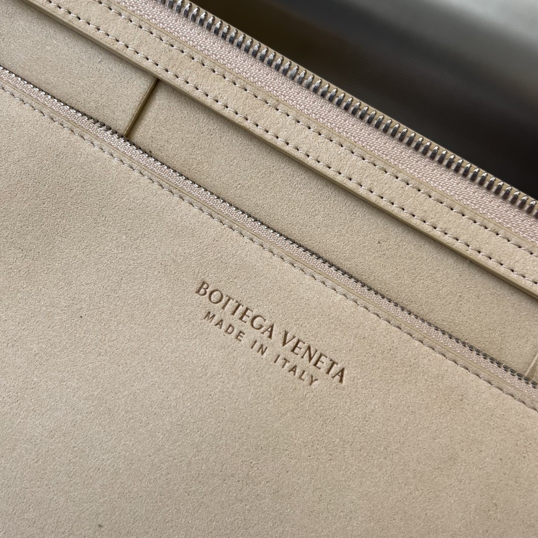 bo*te*ga Ve*ne*ta bv arco document case