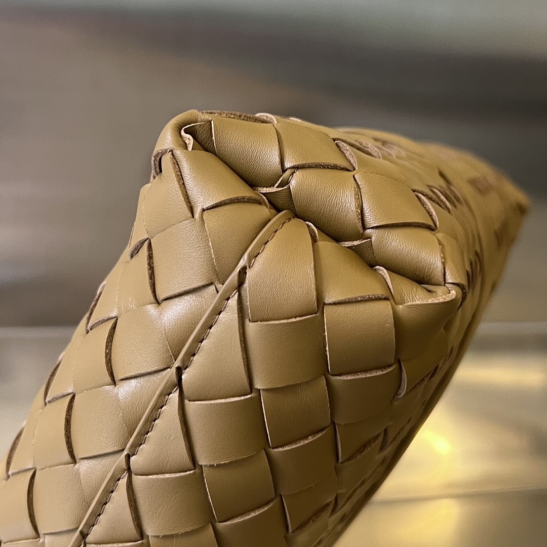 bo*te*ga Ve*ne*ta bv slim intrecciato briefcase