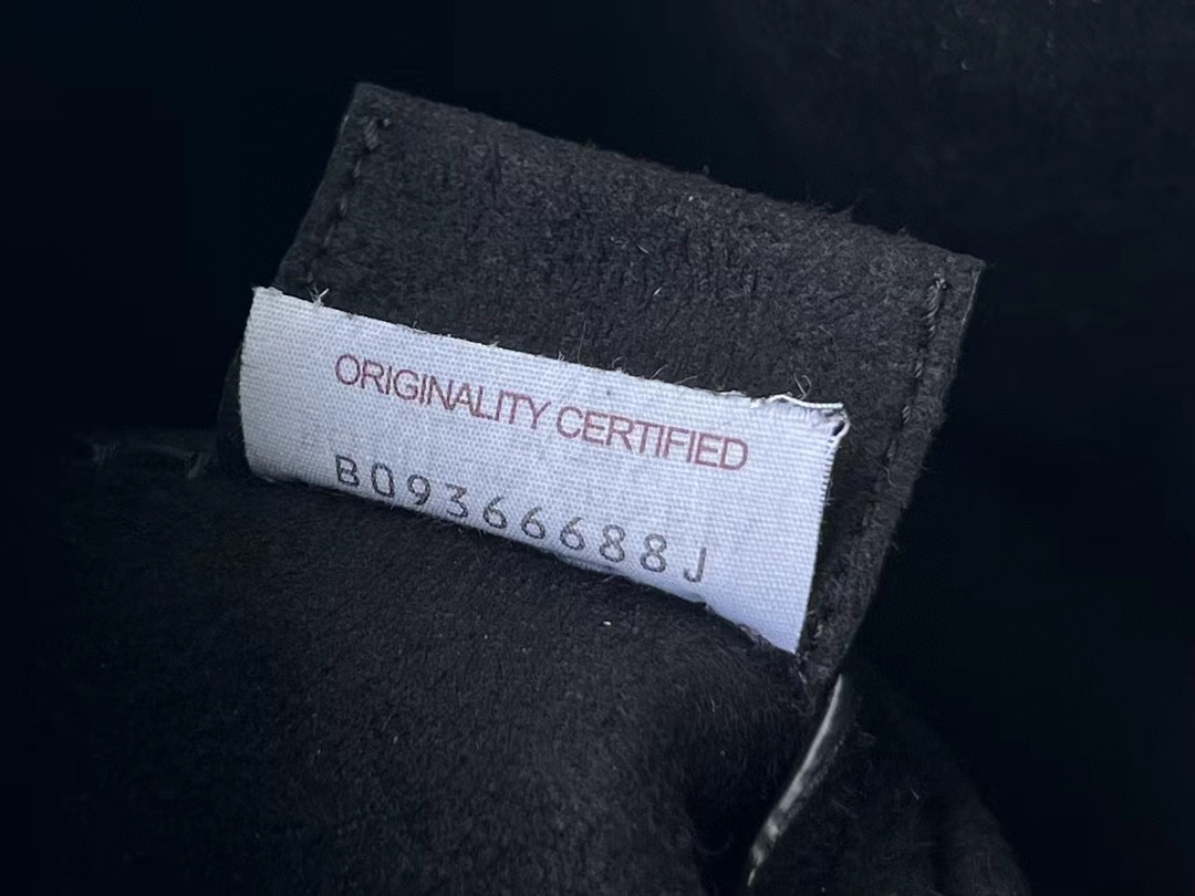 bo*te*ga Ve*ne*ta cradle