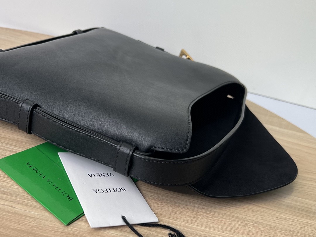 bo*te*ga Ve*ne*ta cradle