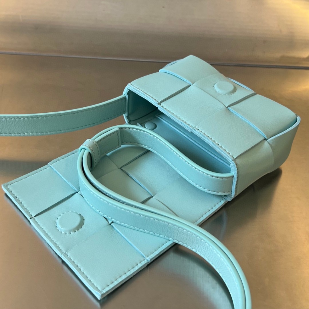 bo*te*ga Ve*ne*ta bv candy cassette