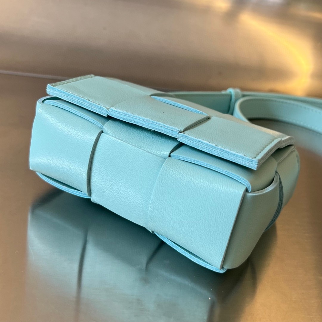 bo*te*ga Ve*ne*ta bv candy cassette