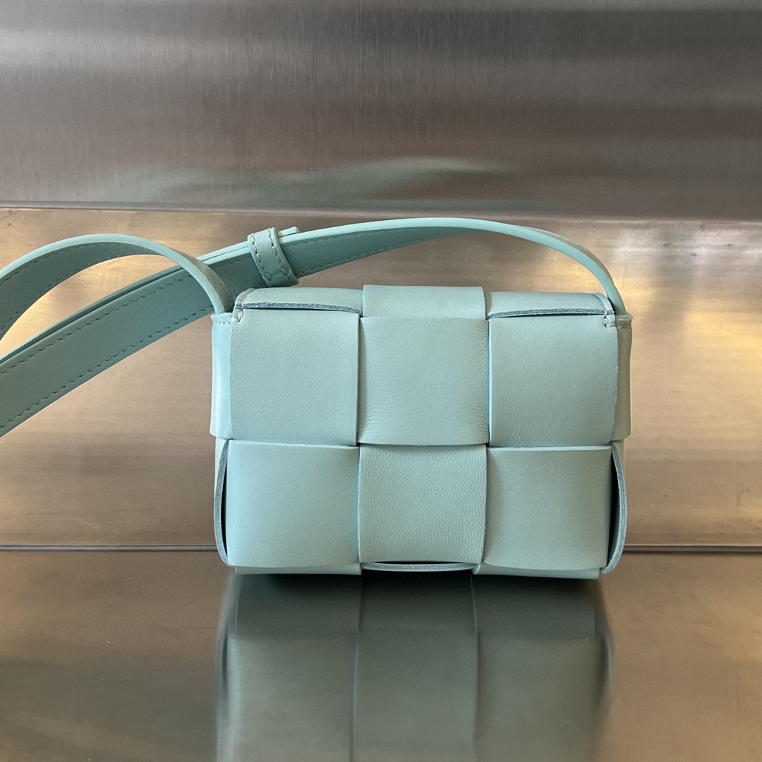 bo*te*ga Ve*ne*ta bv candy cassette