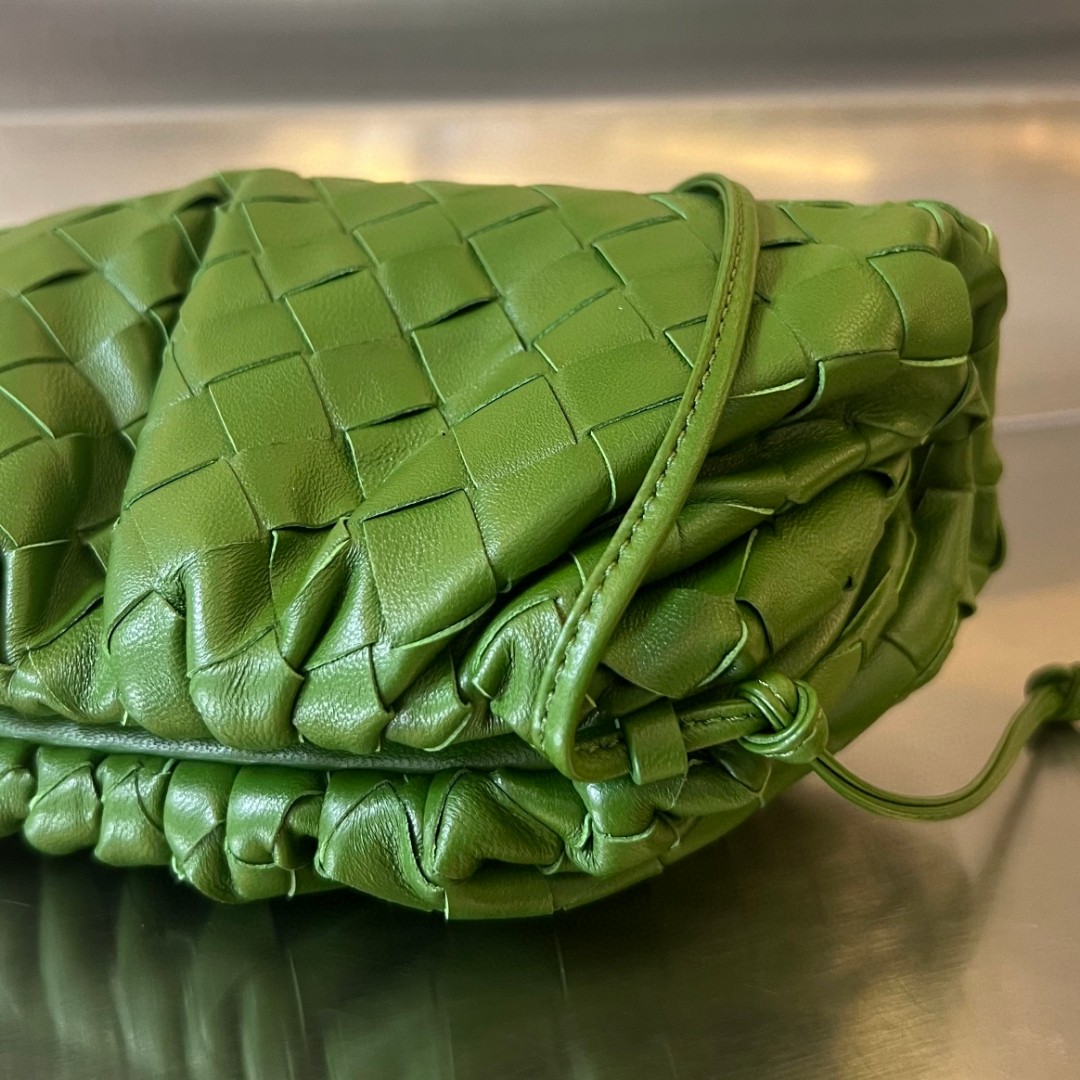 bo*te*ga Ve*ne*ta mini pouch