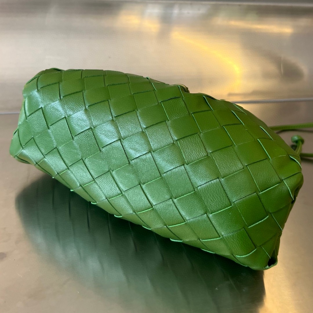 bo*te*ga Ve*ne*ta mini pouch