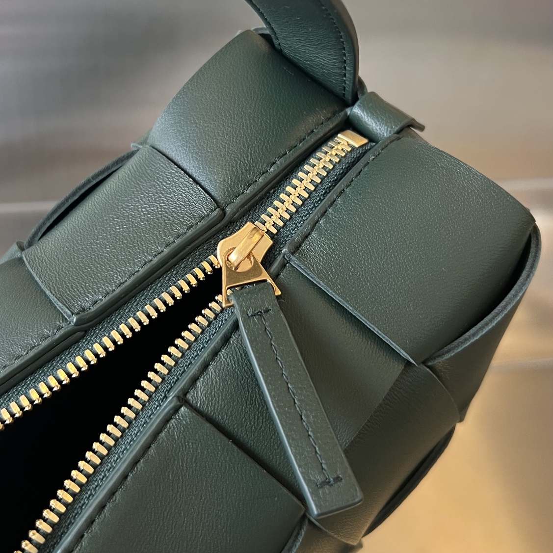 bo*te*ga Ve*ne*ta brick cassette