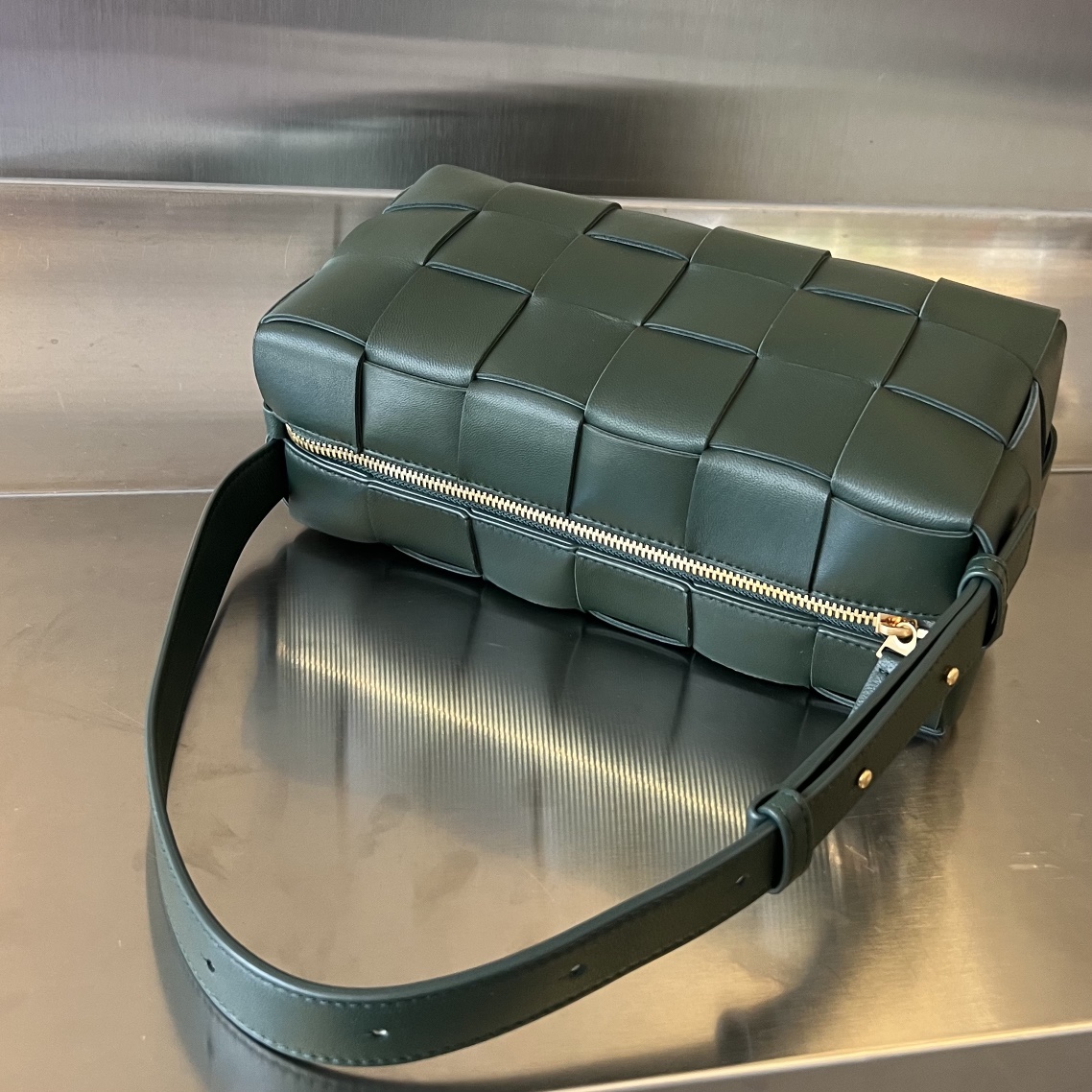 bo*te*ga Ve*ne*ta brick cassette