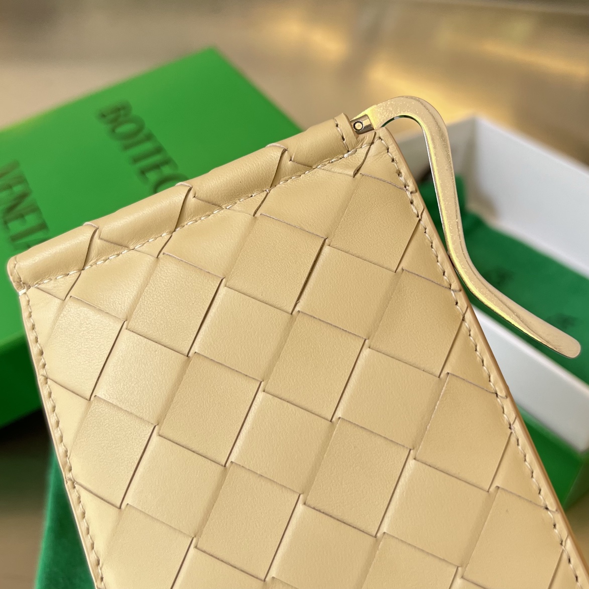 bo*te*ga Ve*ne*ta bv intrecciato bill clip wallet