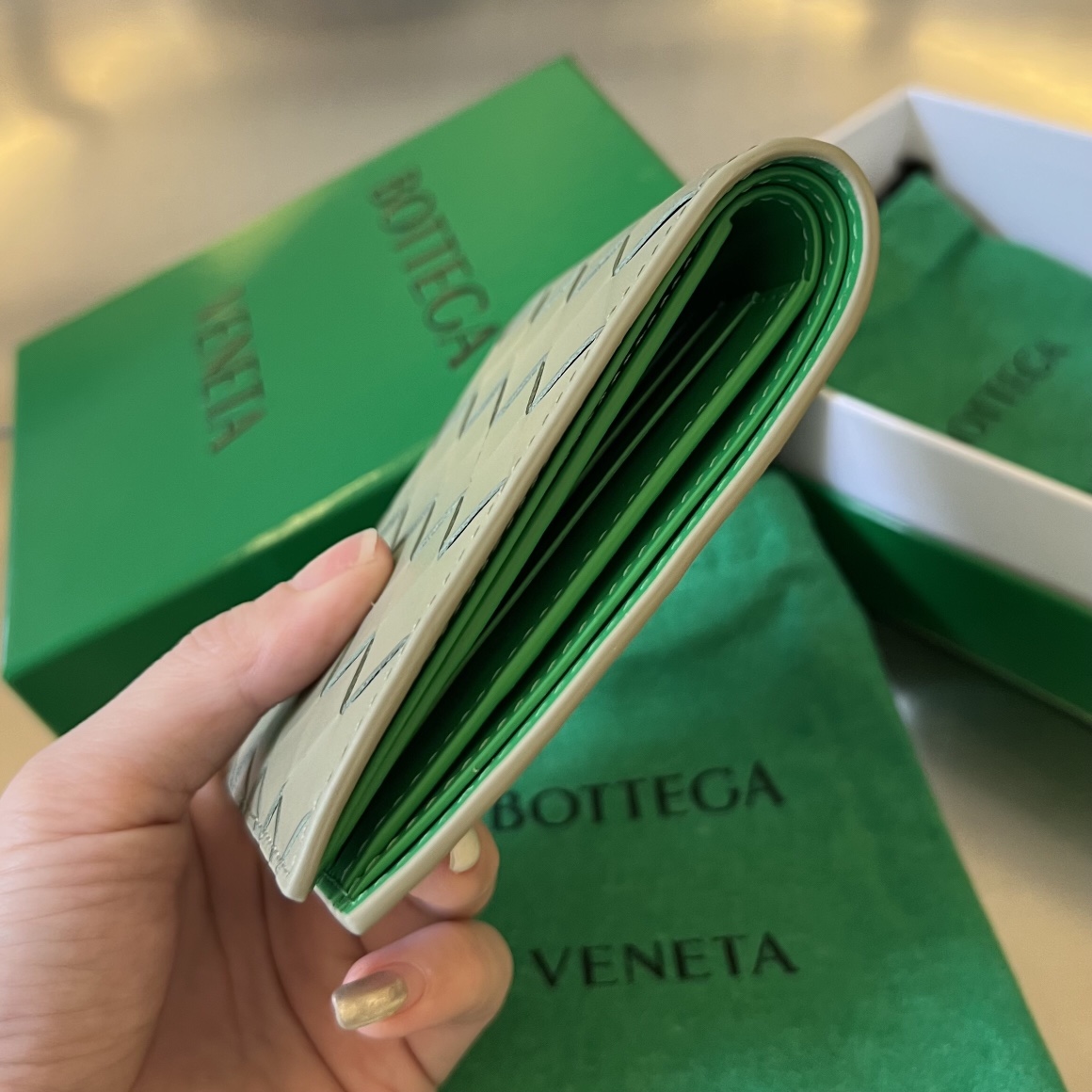 bo*te*ga Ve*ne*ta intrecciato bi-fold wallet