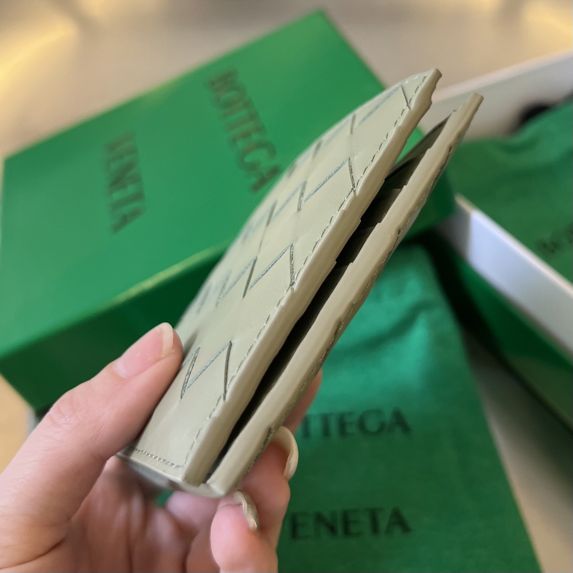 bo*te*ga Ve*ne*ta intrecciato bi-fold wallet