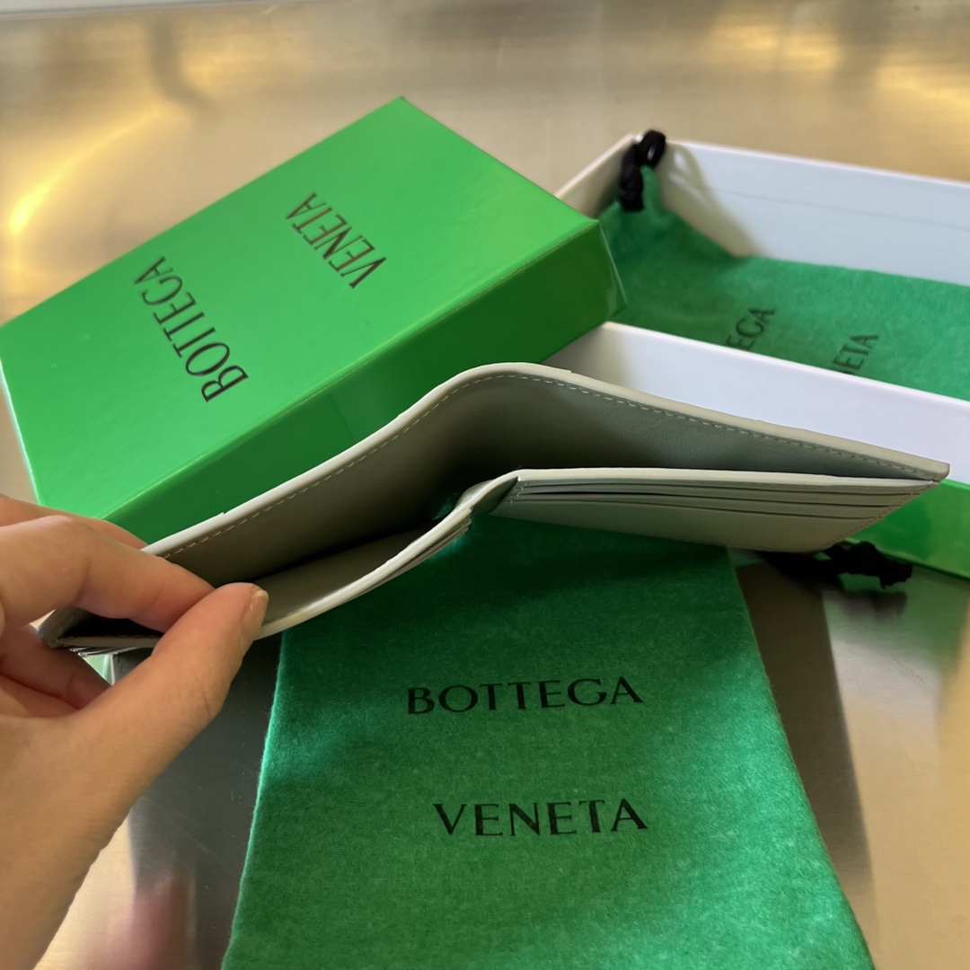 bo*te*ga Ve*ne*ta bv cassette bi-fold wallet