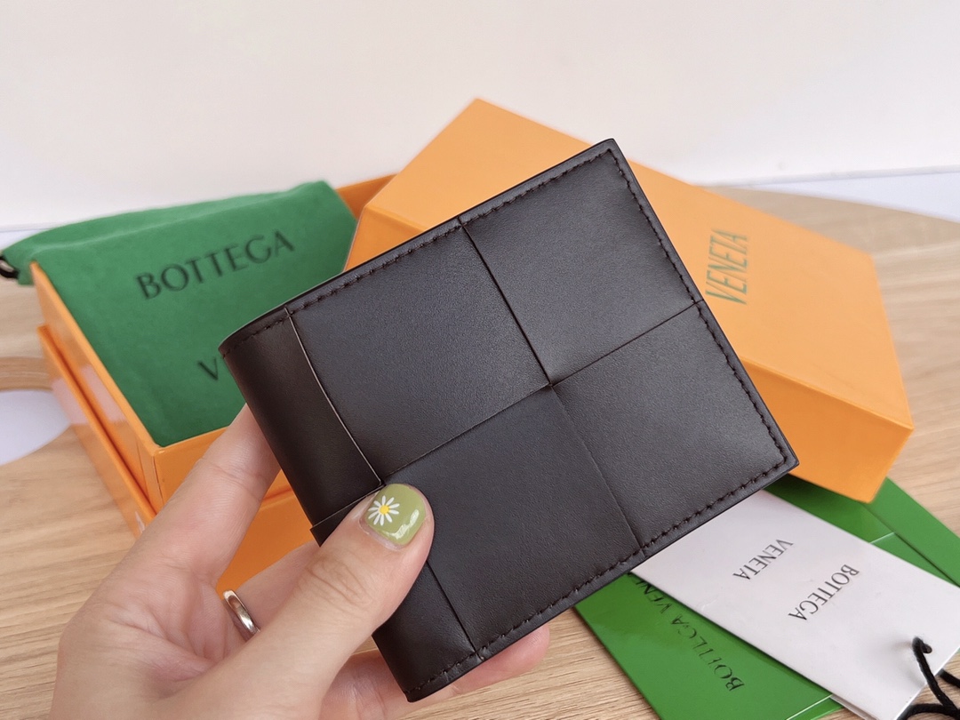 bo*te*ga Ve*ne*ta bv cassette bi-fold wallet