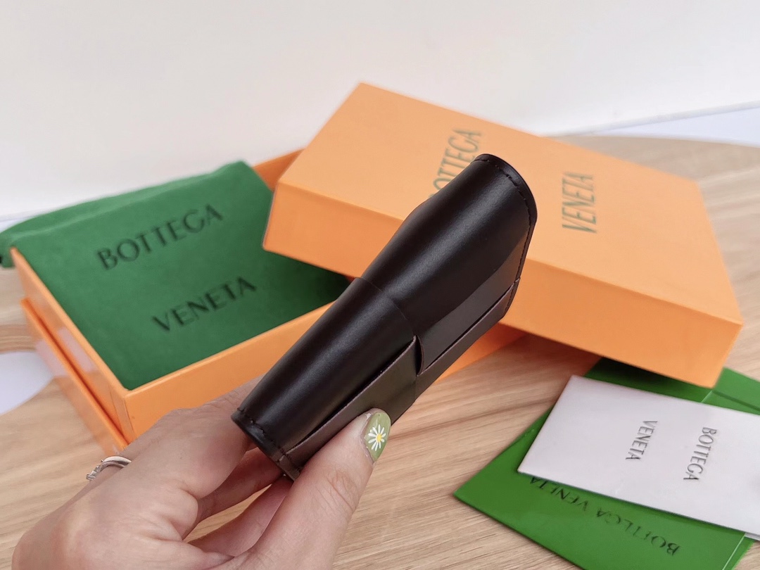 bo*te*ga Ve*ne*ta bv cassette bi-fold wallet