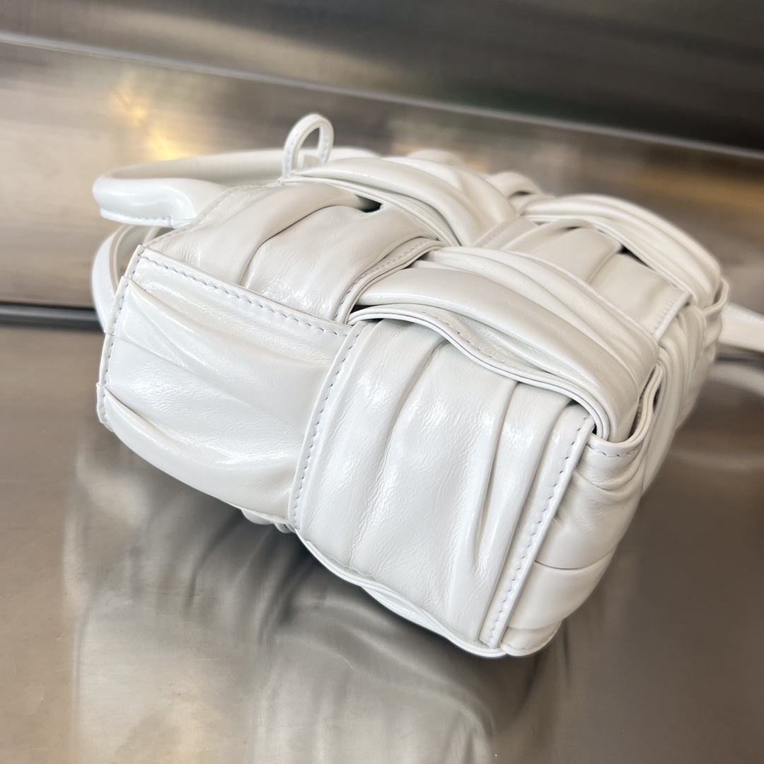 bo*te*ga Ve*ne*ta bv candy arco tote bag