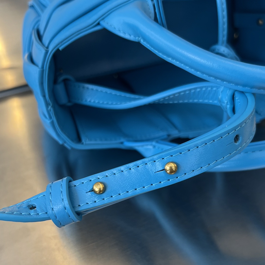 bo*te*ga Ve*ne*ta bv candy arco tote bag