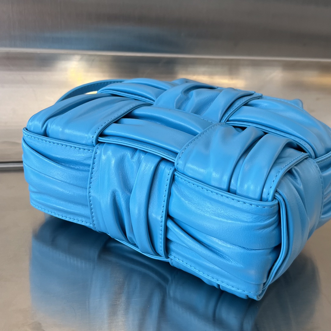 bo*te*ga Ve*ne*ta bv candy arco tote bag