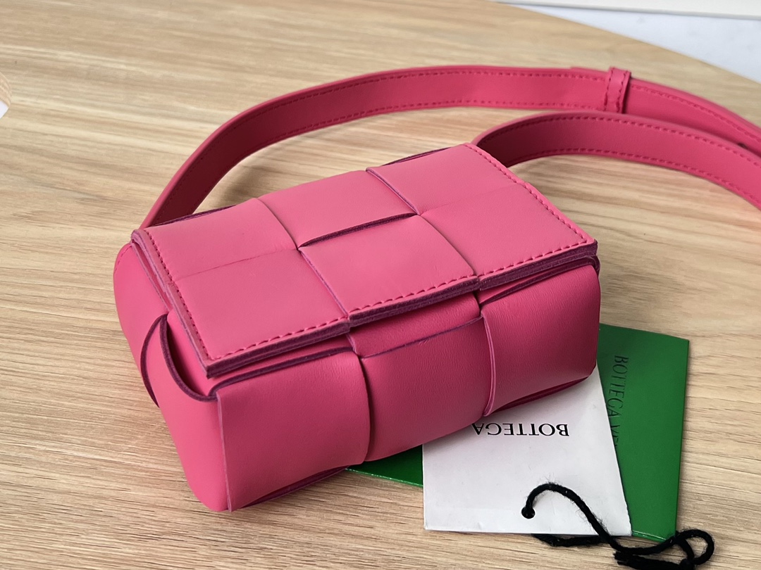 bo*te*ga Ve*ne*ta bv candy cassette