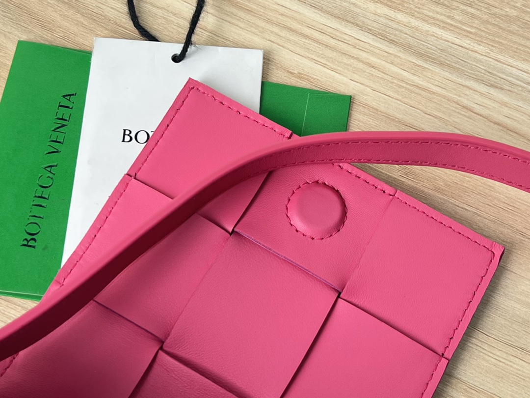 bo*te*ga Ve*ne*ta bv candy cassette