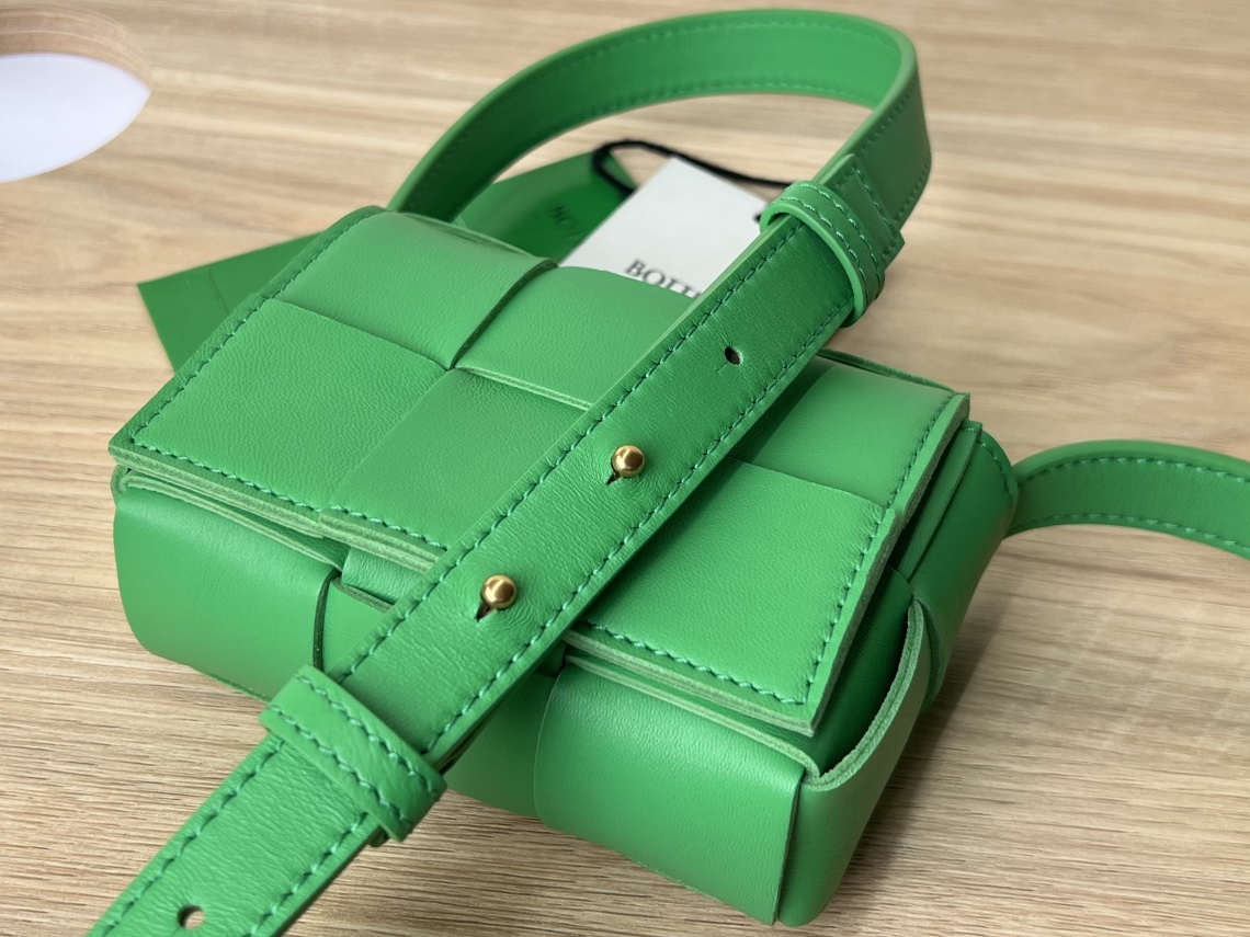 bo*te*ga Ve*ne*ta bv candy cassette