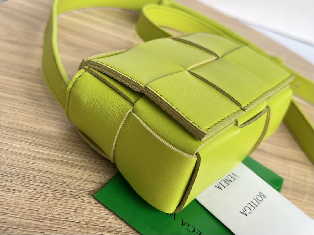 bo*te*ga Ve*ne*ta bv candy cassette