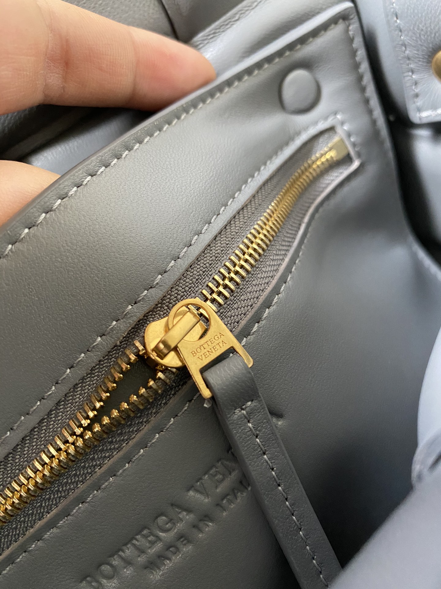 bo*te*ga Ve*ne*ta padded cassette