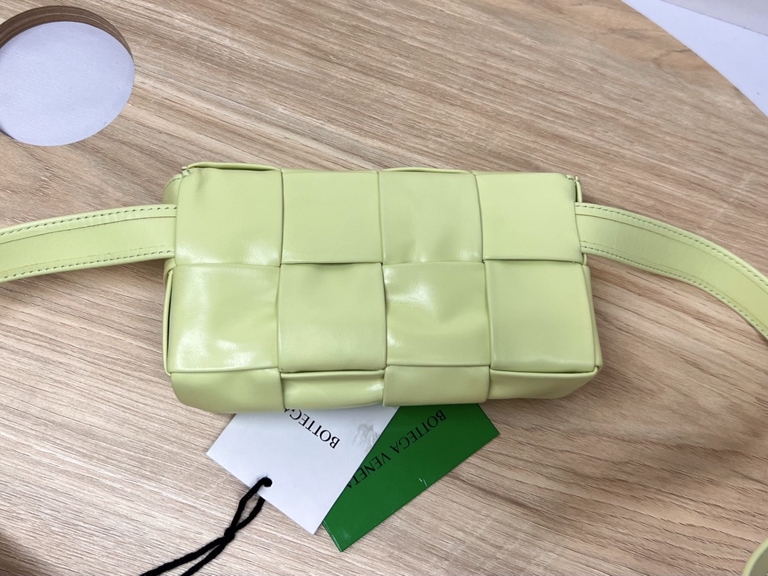 bo*te*ga Ve*ne*ta cassette waist bag