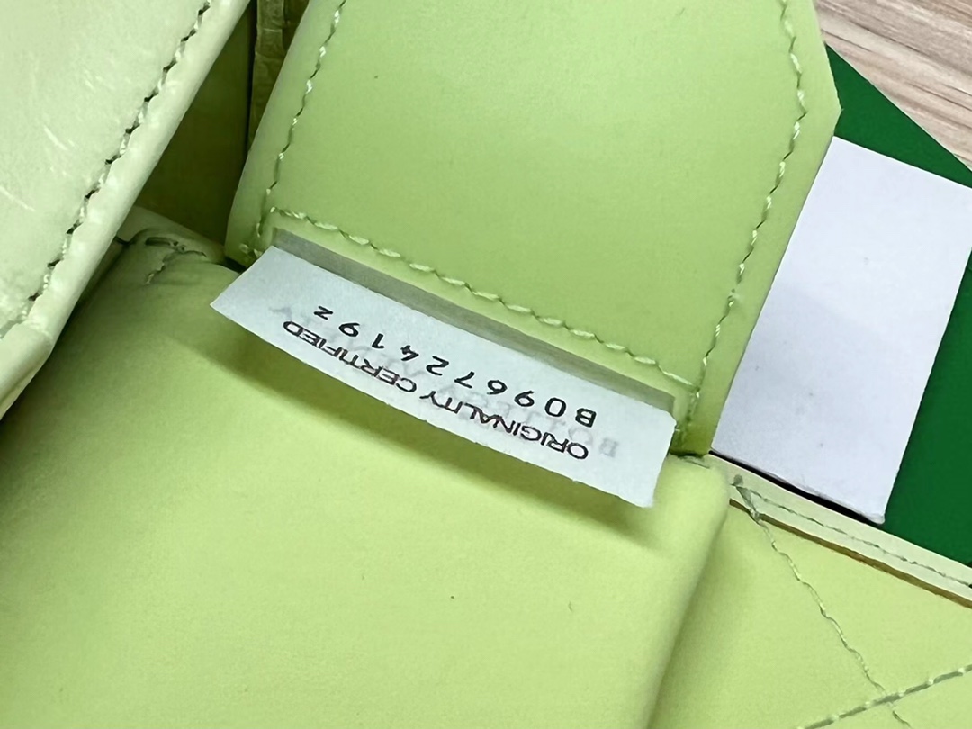 bo*te*ga Ve*ne*ta cassette waist bag