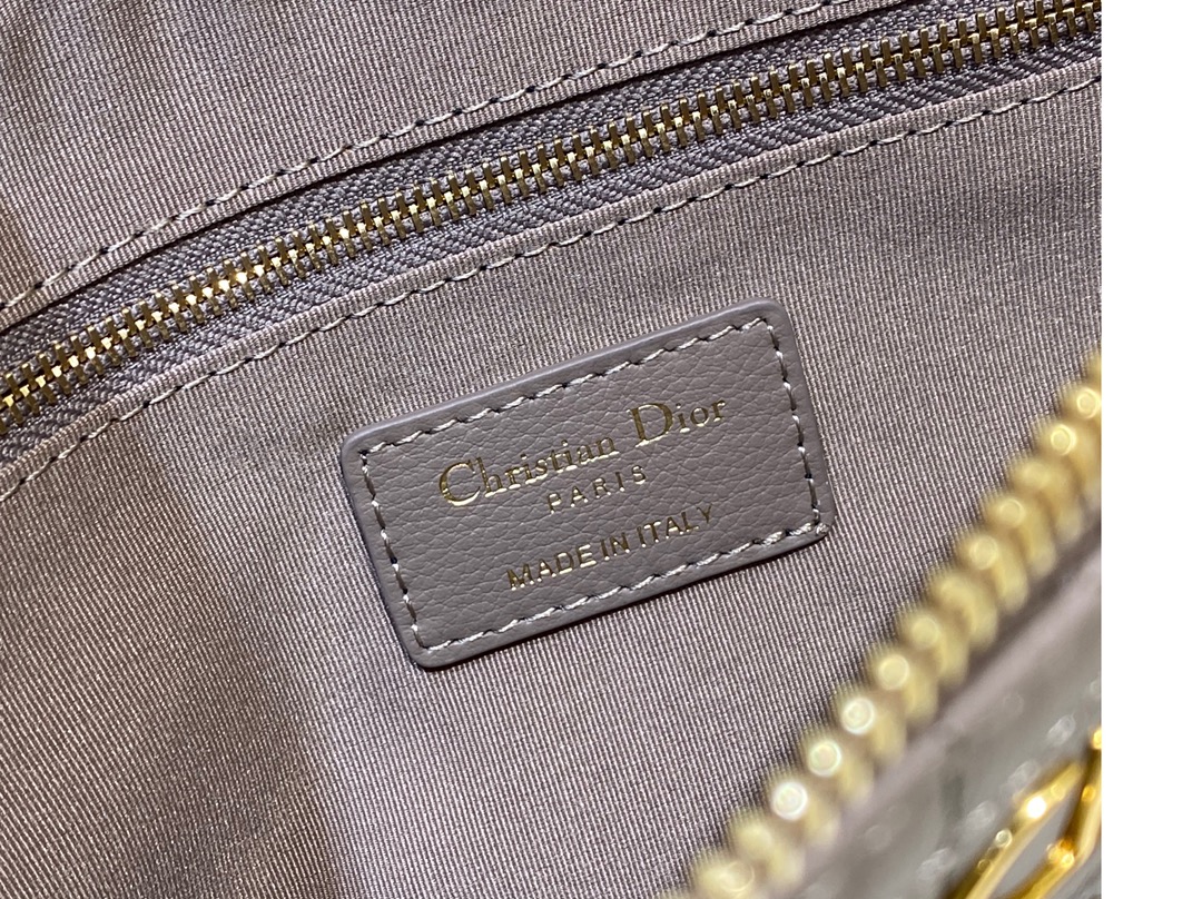 large D*or caro daily pouch