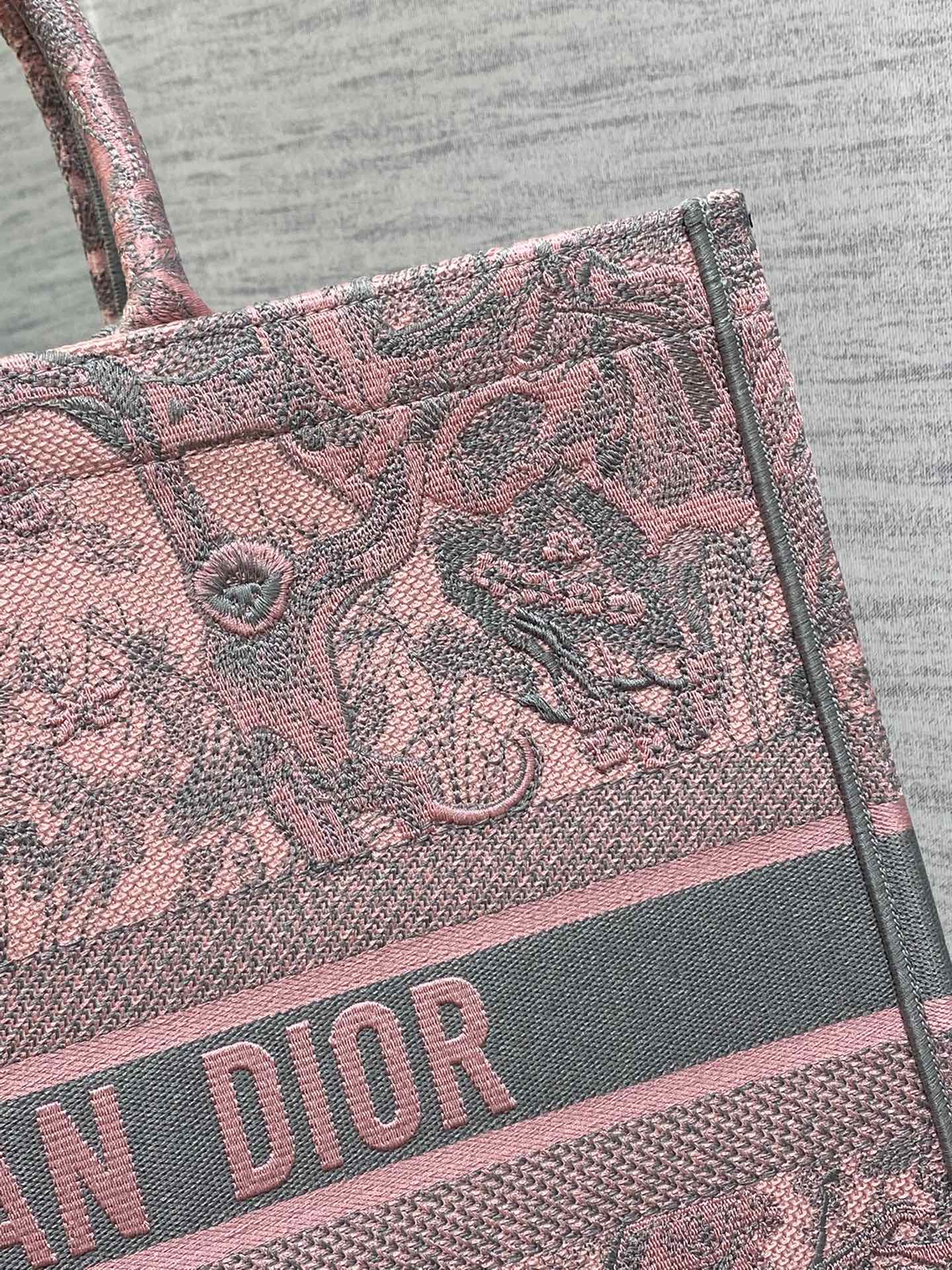 large D*or book tote