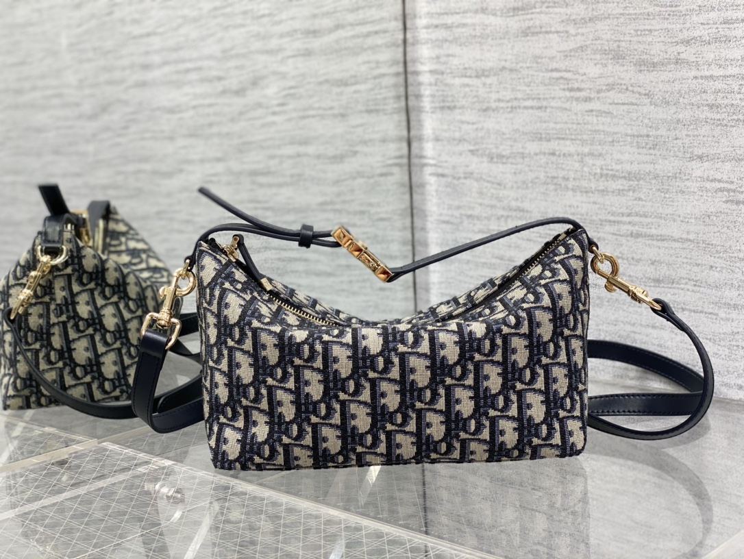 medium D*ortravel nomad pouch