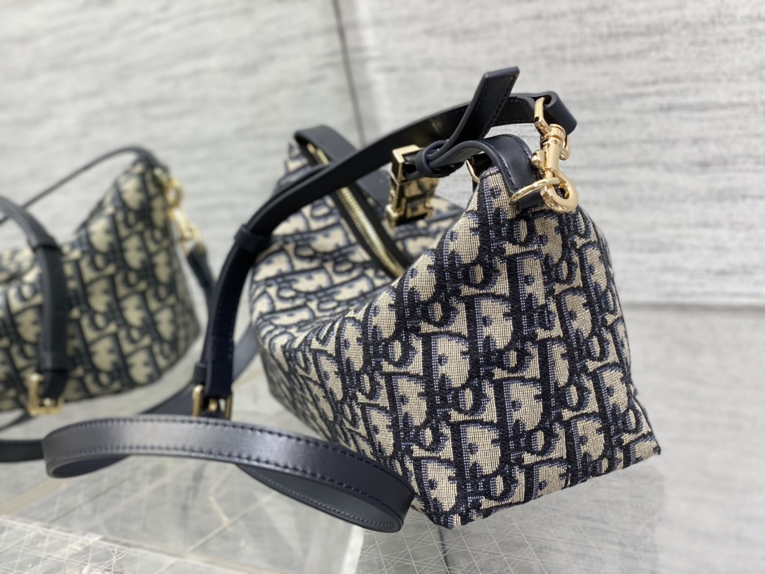 medium D*ortravel nomad pouch