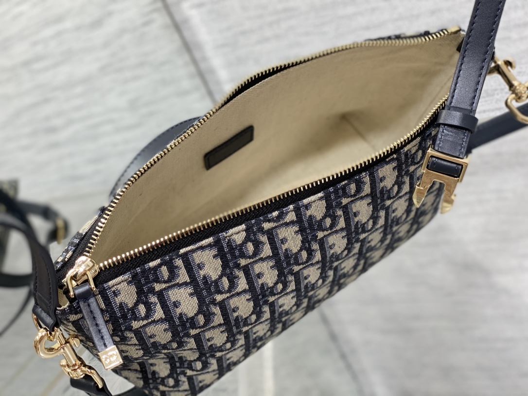medium D*ortravel nomad pouch