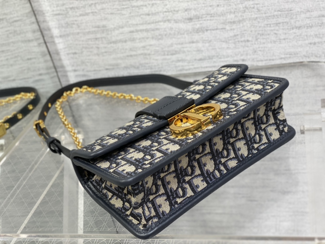30 MONTAIGNE EAST-WEST BAG WITH CHAIN
