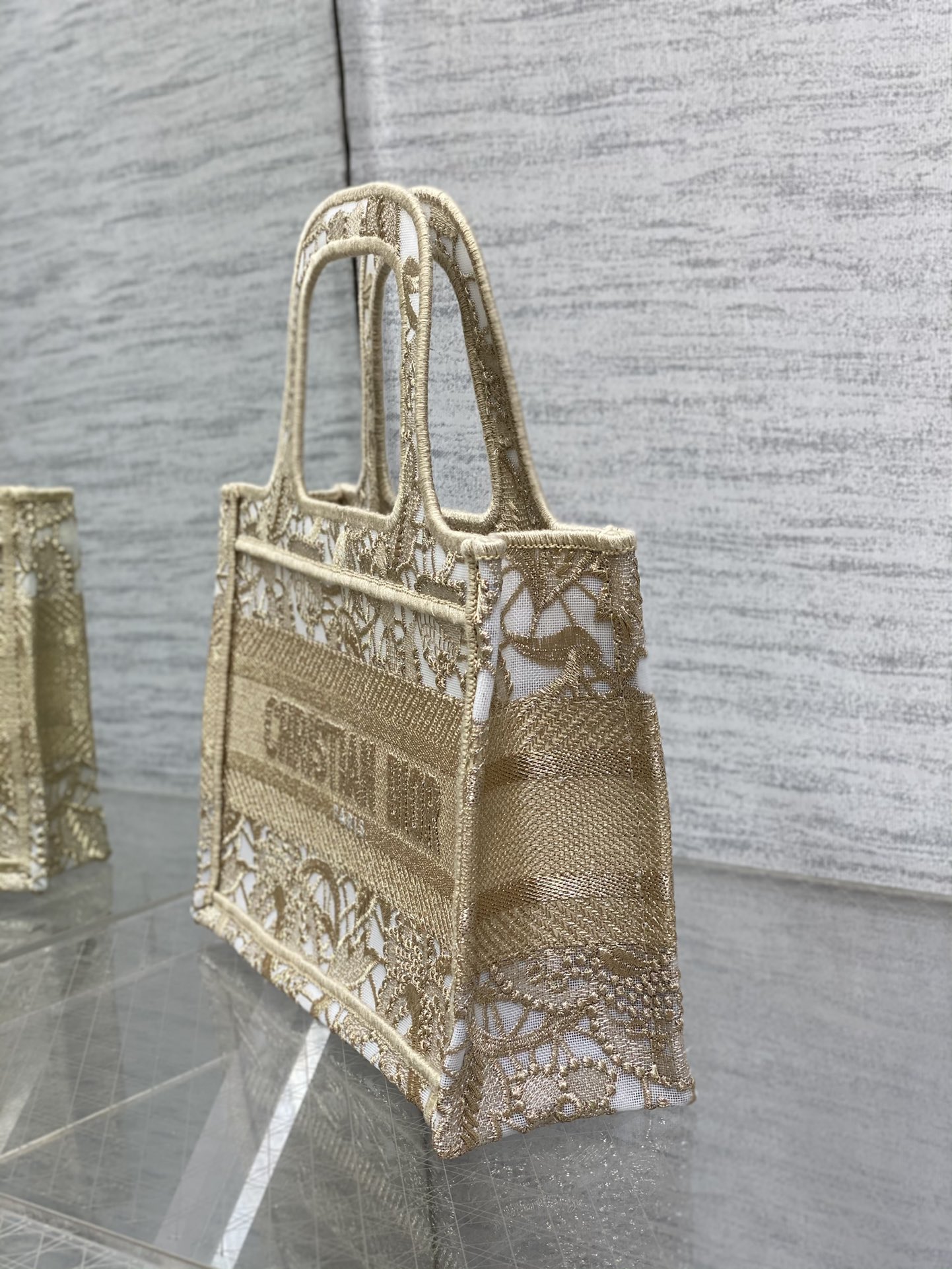 D*or book tote mini